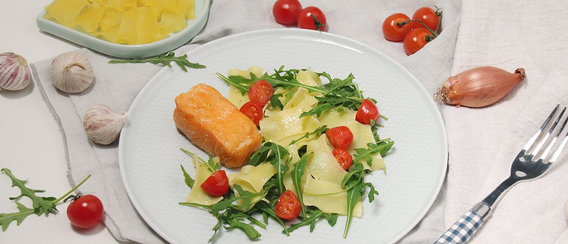 Seitz glutenfrei Rezepte: Mini-Lasagne-Rucola-Salat mit Lachs