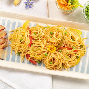 Bunte Spaghetti-Pfanne mit Pflaumenmus
